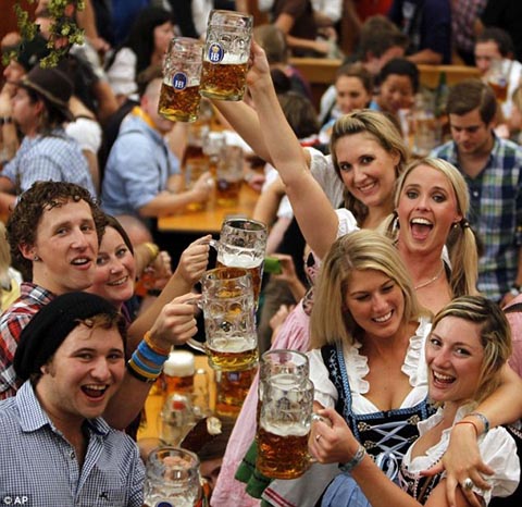 Lễ hội bia Oktoberfest, Đức:  Vừa uống bia, vừa phập phồng lo khủng bố
