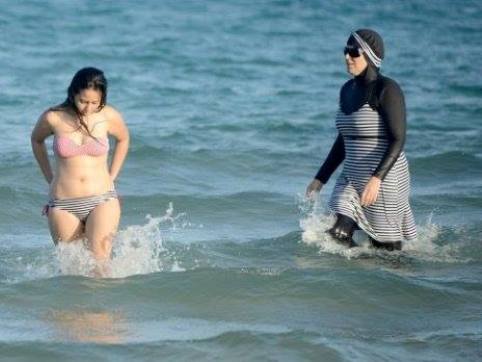 Bộ đồ bơi burkini 'kín bưng' của phụ nữ Hồi giáo 'gây bão' 