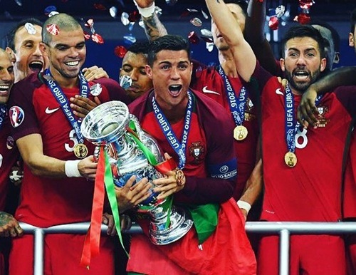 NÓNG: Cristiano Ronaldo được bầu chọn là Cầu thủ xuất sắc nhất châu Âu 2016