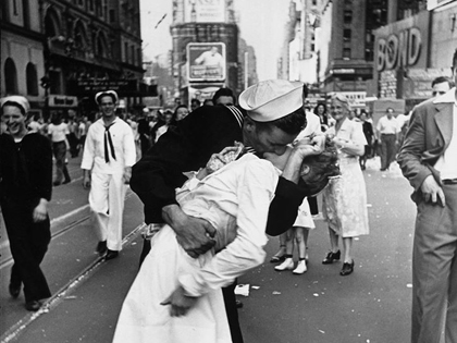 VIDEO: Nữ y tá trong bức ảnh 'Nụ hôn tại Quảng trường Thời đại' qua đời ở tuổi 92