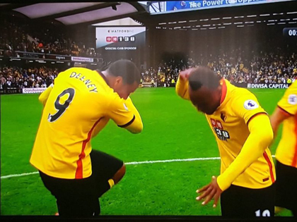Cầu thủ Watford ăn mừng như trêu ngươi Pogba