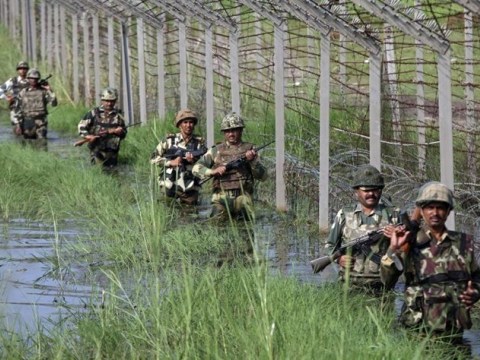 Các binh sĩ Ấn Độ và Pakistan đã đấu súng tại khu vực tranh chấp Kashmir