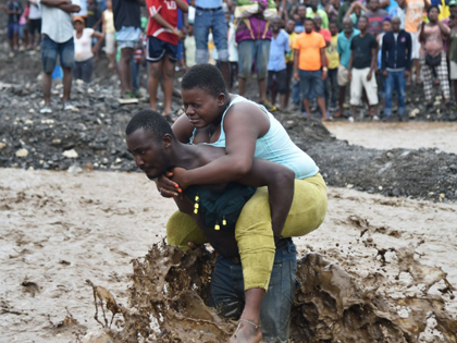 VIDEO: Siêu bão Matthew làm 900 người Haiti thiệt mạng, 3 triệu người Mỹ phải sơ tán