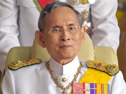 Nhà Vua Thái Lan băng hà, Hoàng Thái tử Maha Vajralongkorn kế vị