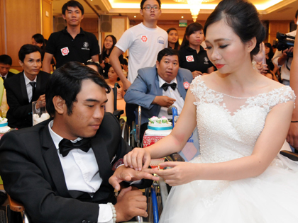 Chùm ảnh: Lễ cưới tập thể dành cho 60 cặp đôi khuyết tật