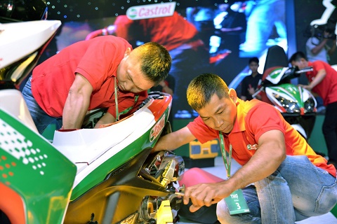 Thợ máy Việt Nam tranh tài cùng bạn bè quốc tế do Castrol tổ chức