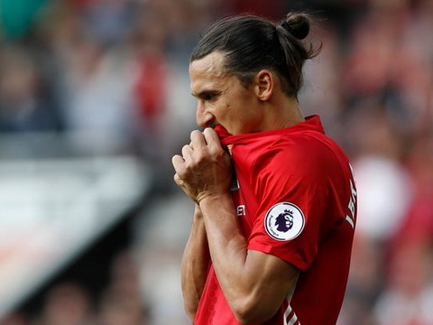 Đến lúc Mourinho cho Ibrahimovic dự bị ở Man United?