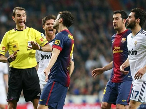 Fan Real lo ngại trọng tài bắt trận ‘Kinh điển’ thiên vị Barca