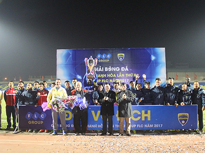 HLV vô địch Champions League có danh hiệu đầu tiên với FLC Thanh Hóa