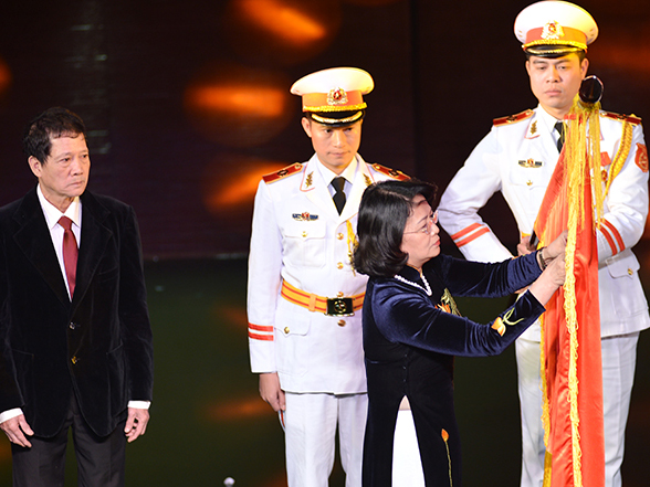 Nhà hát Múa rối Việt Nam đón nhận Huân huy chương độc lập hạng 3 