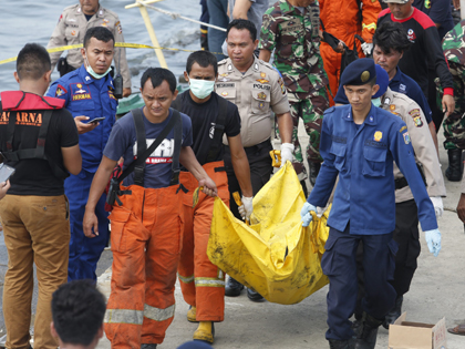 Chùm ảnh: Cháy tàu ở Indonesia khiến 60 người thương vong và mất tích