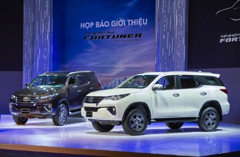 Fortuner 'làm giá' lại thị trường xe hơi Việt 2017