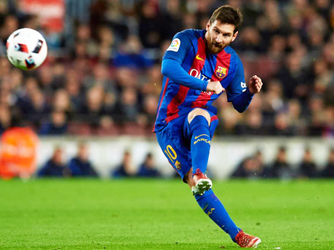 Lionel Messi liên tục sút phạt thành bàn: 'Bend it like Messi'