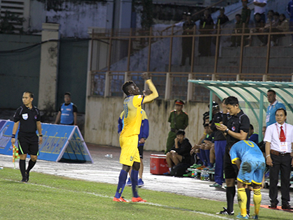 Chuyên gia bóng đá Trịnh Minh Huế: 'Treo giò Omar 8 trận là quá nặng'