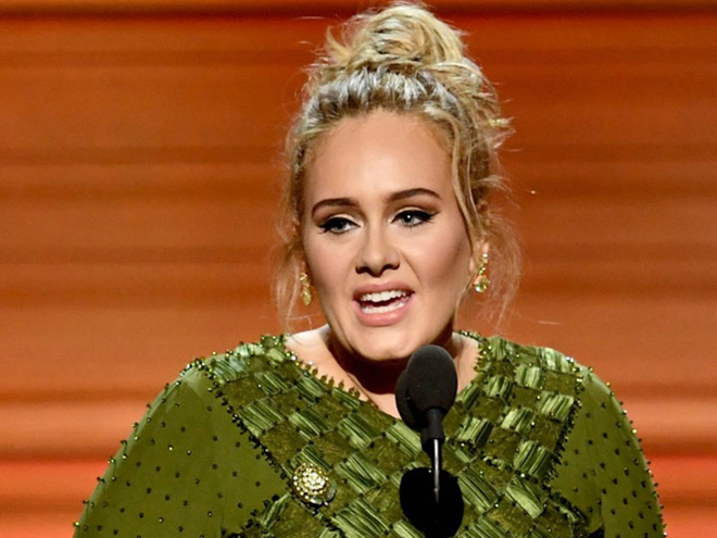 Grammy 2017: Adele lập 'hattrick', bật khóc trên sân khấu