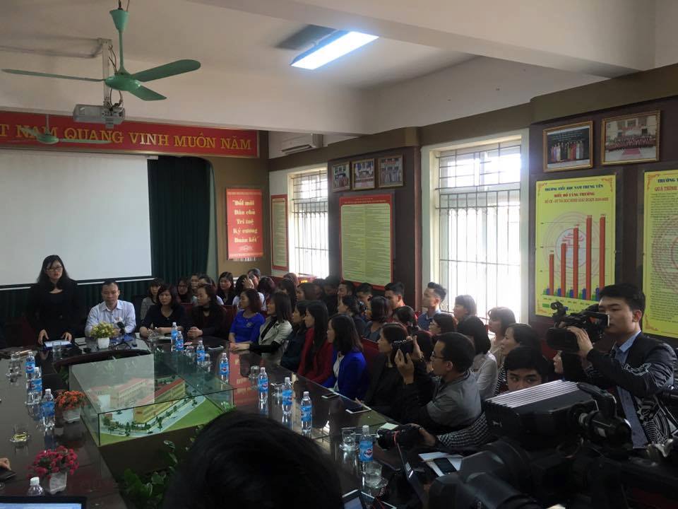 Công bố quyết định cách chức hiệu trưởng Trường Tiểu học Nam Trung Yên 