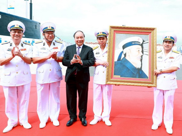 Thủ tướng Nguyễn Xuân Phúc dự Lễ Thượng cờ hai tàu ngầm