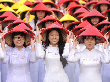 Chùm ảnh: Hơn 3.000 nữ sinh đồng diễn áo dài 'Tôi yêu Việt Nam'