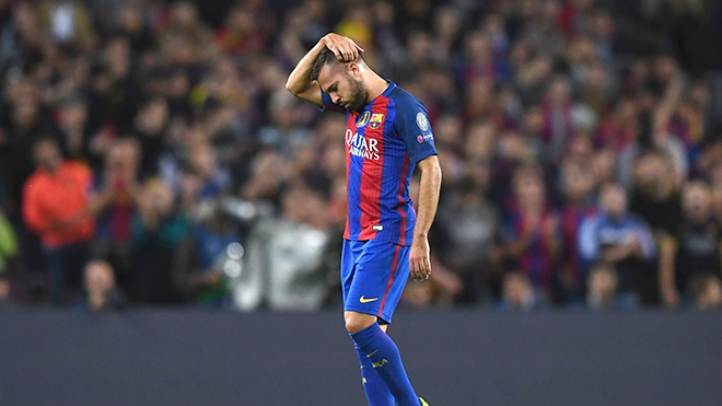 Luis Enrique đang phí phạm Jordi Alba khi cho Barca đá 3 hậu vệ
