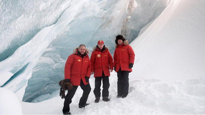 Tổng thống Putin lên Bắc Cực khoan băng