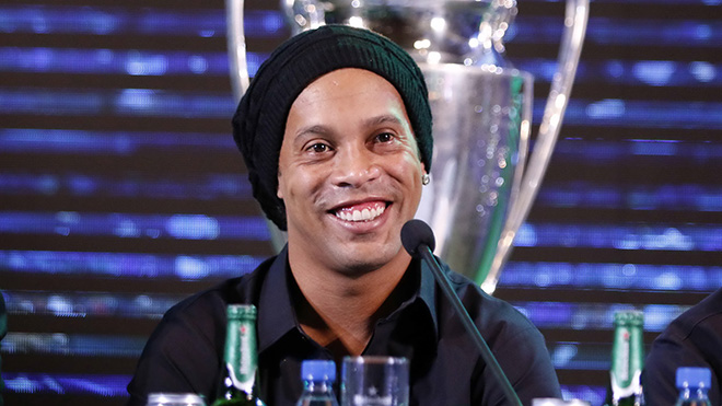 Ronaldinho: 'Bóng đá cho tôi tất cả, không lấy đi thứ gì'