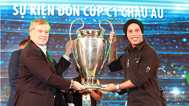 Ronaldinho Gaucho đến Việt Nam: Xin chào anh, Rô 'vẩu'!