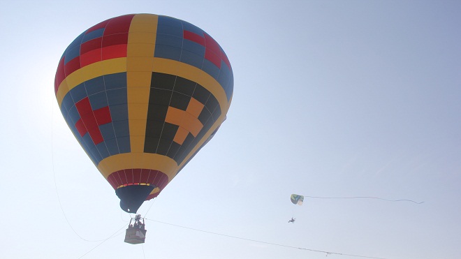 Ngắm khinh khí cầu và dù lượn Hàn Quốc bay trên bầu trời Đà Nẵng