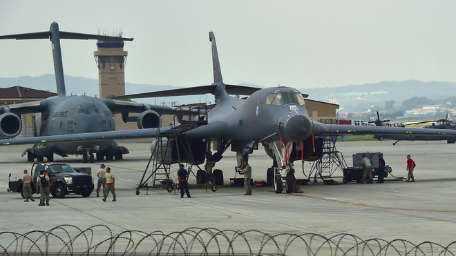 Mỹ điều máy bay ném bom B-1B; Triều Tiên cảnh báo nguy cơ chiến tranh hạt nhân