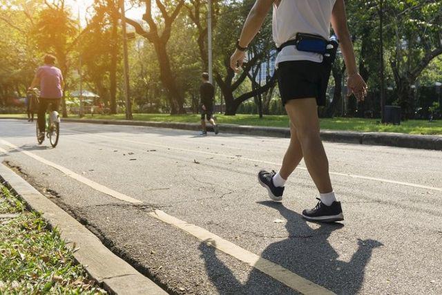 Đi bộ 10.000 bước mỗi ngày có thể giúp bạn sống lâu hơn, nhưng tốc độ đi như thế nào mới là quan trọng, nghiên cứu mới cho thấy - Ảnh 2.