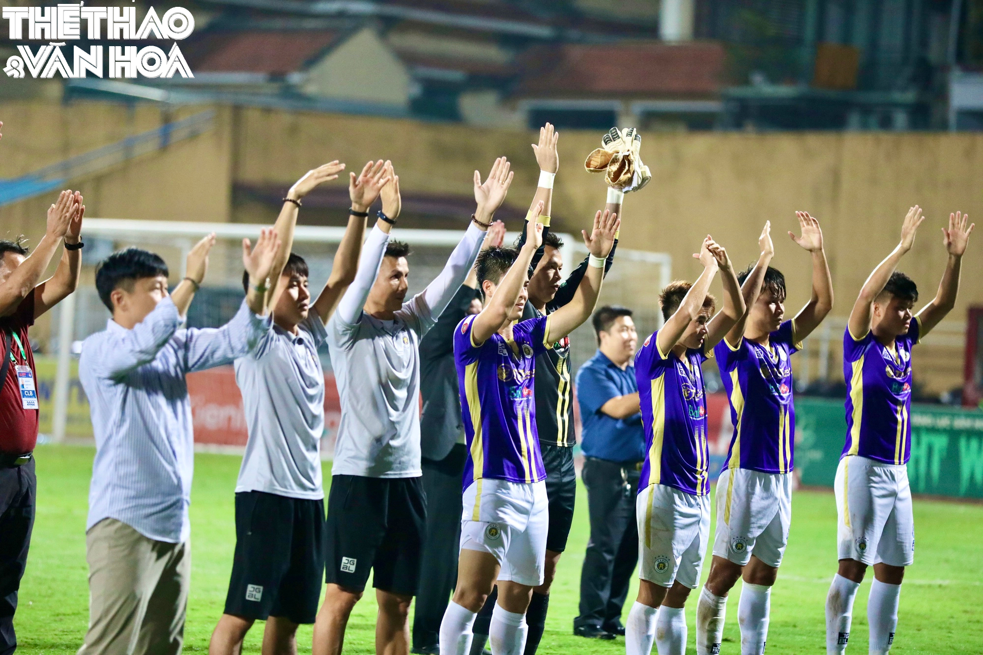 Chiến thắng 0-1 trước Viettel, Hà Nội ăn mừng kiểu ‘nhà vô địch’ - Ảnh 5.