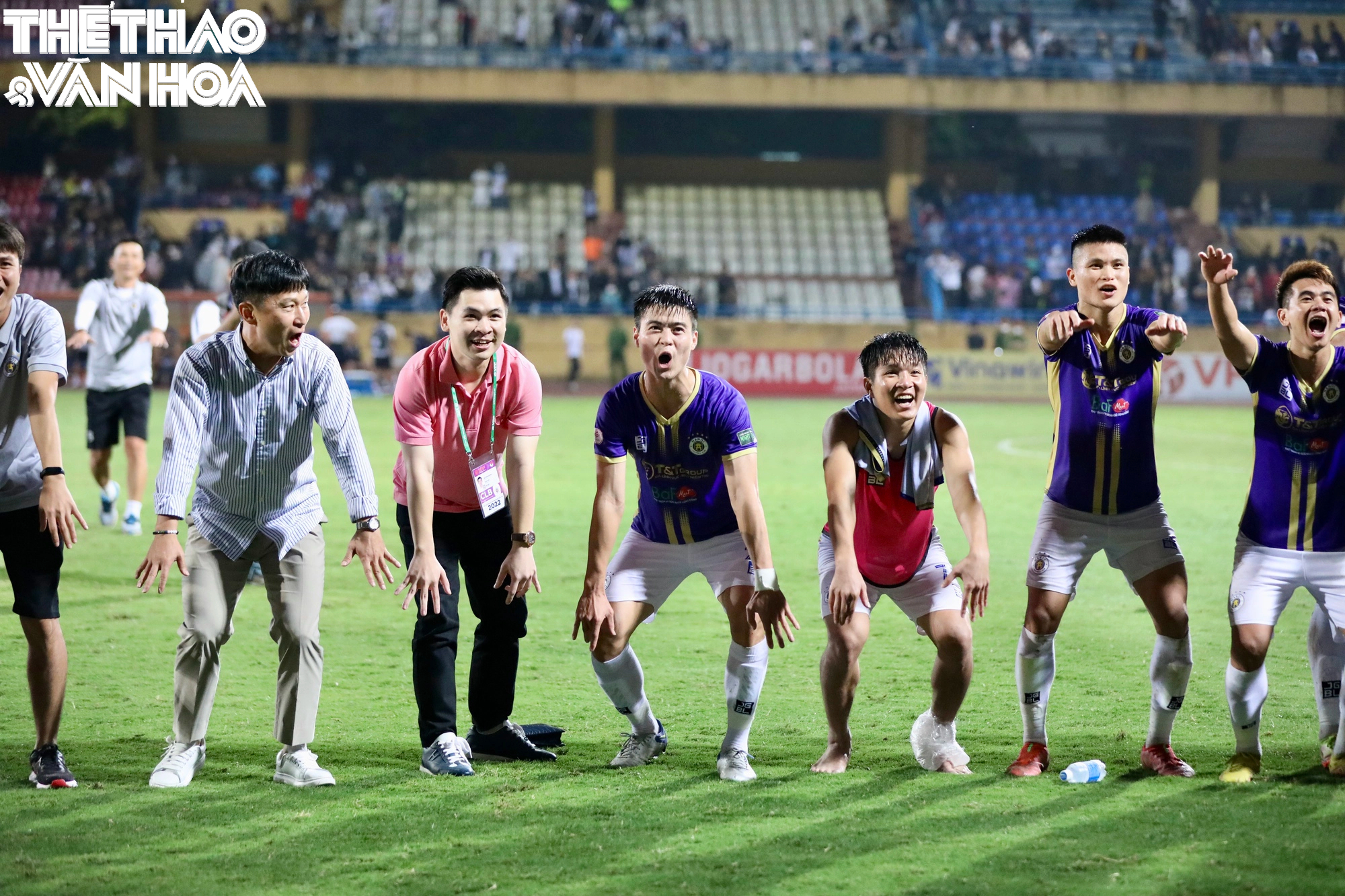 Chiến thắng 0-1 trước Viettel, Hà Nội ăn mừng kiểu ‘nhà vô địch’ - Ảnh 6.