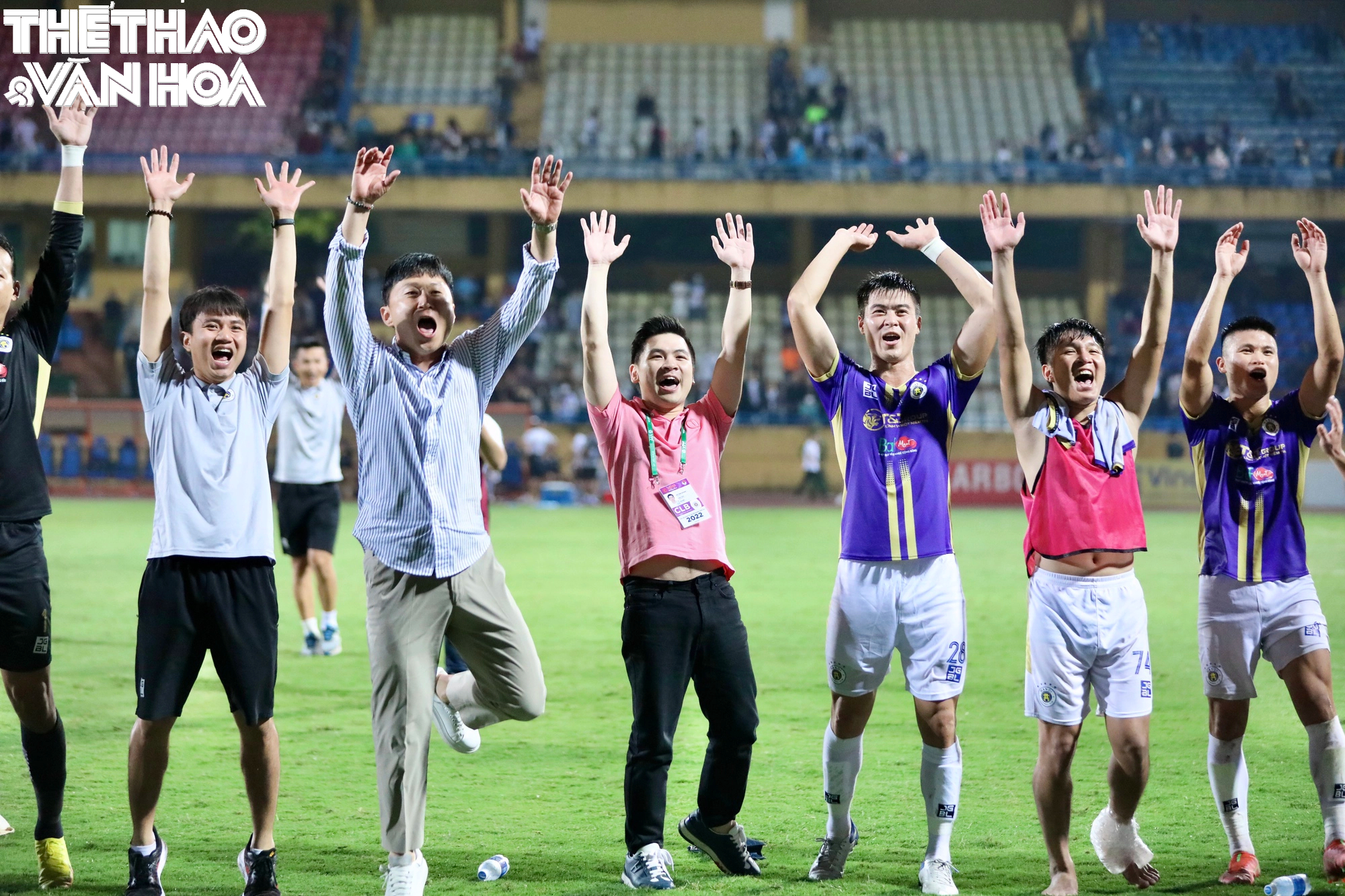 Chiến thắng 0-1 trước Viettel, Hà Nội ăn mừng kiểu ‘nhà vô địch’ - Ảnh 7.