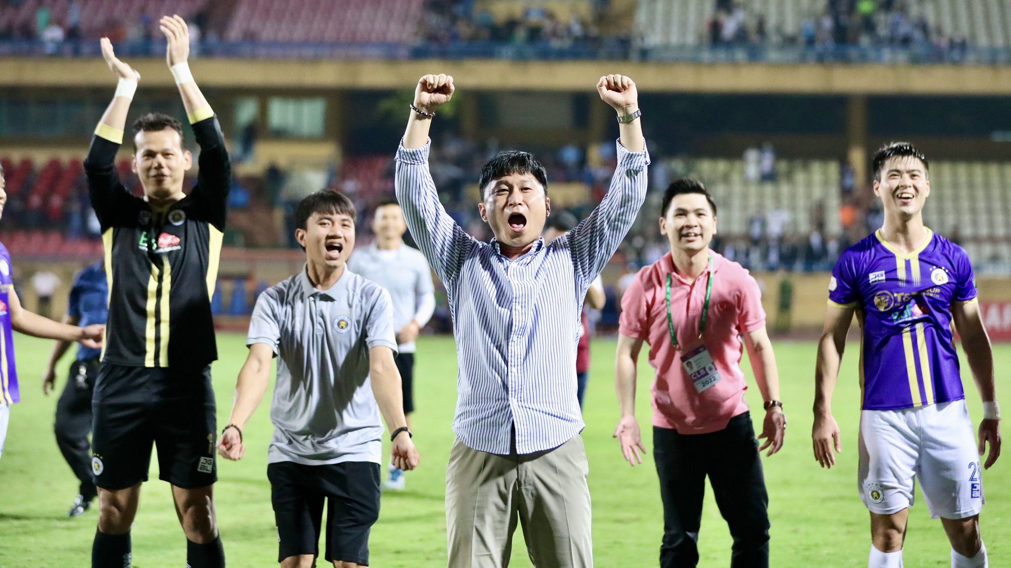 Chiến thắng 0-1 trước Viettel, Hà Nội ăn mừng kiểu ‘nhà vô địch’