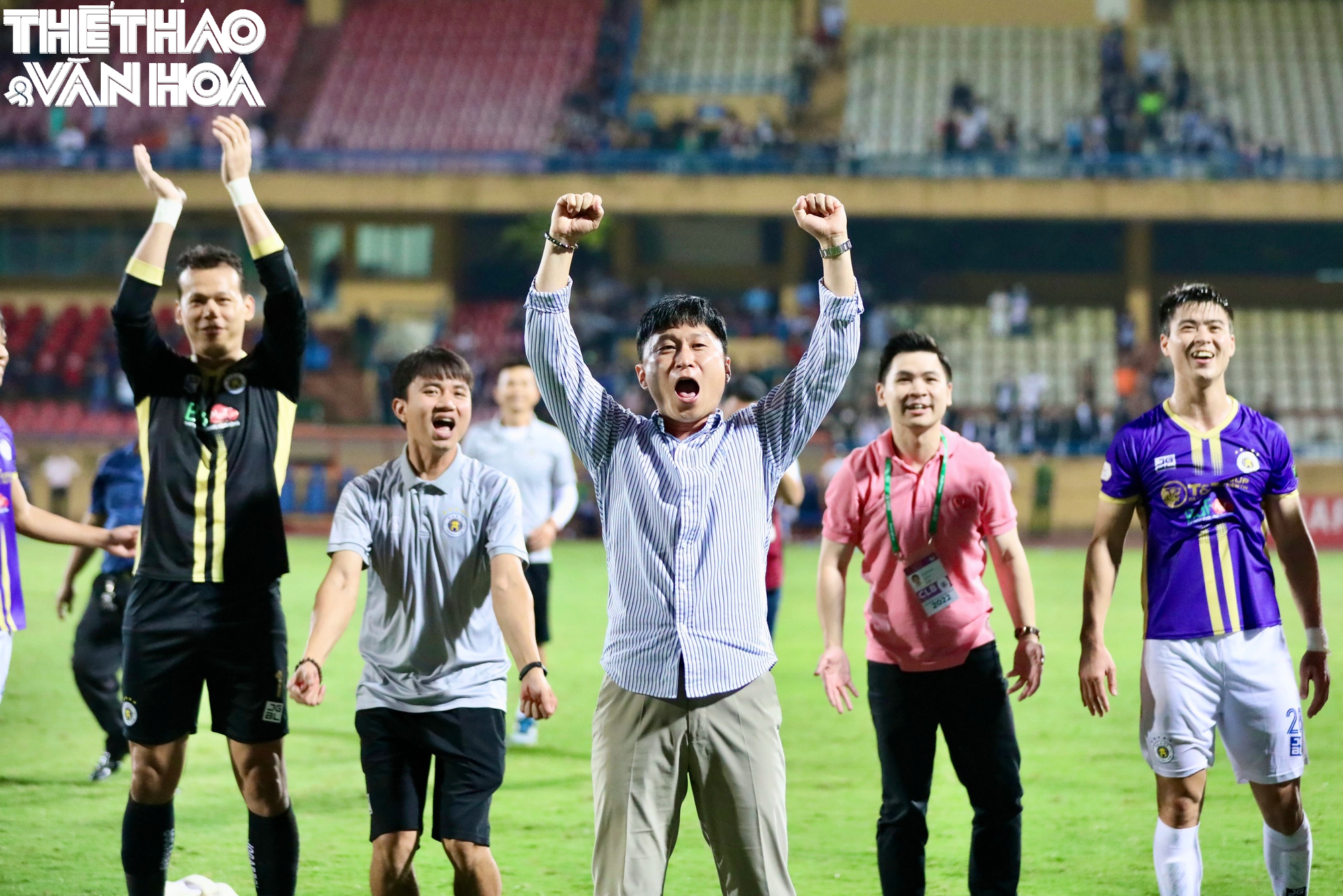 Chiến thắng 0-1 trước Viettel, Hà Nội ăn mừng kiểu ‘nhà vô địch’ - Ảnh 8.