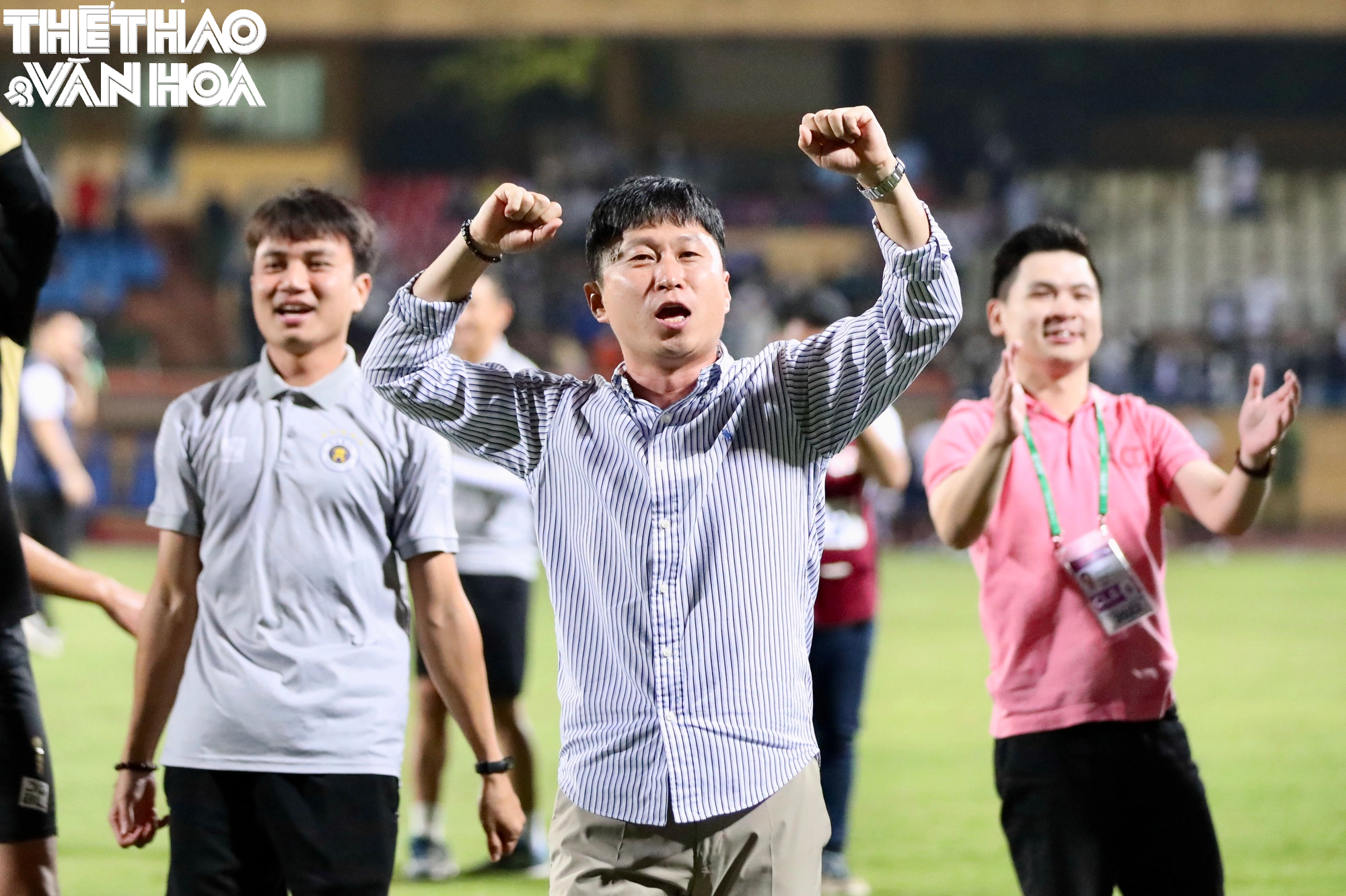 Chiến thắng 0-1 trước Viettel, Hà Nội ăn mừng kiểu ‘nhà vô địch’ - Ảnh 9.