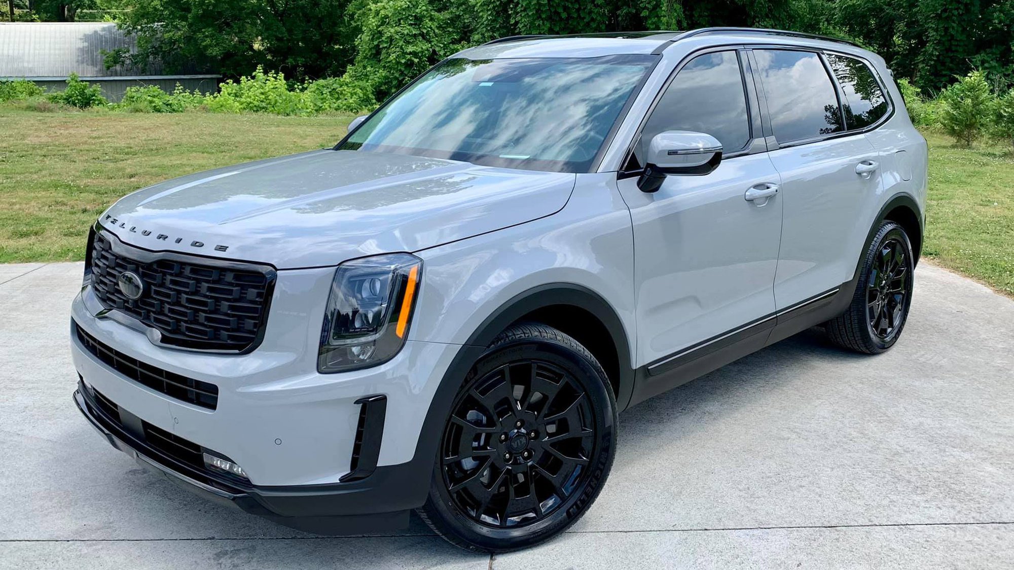 Kia Telluride lỡ hẹn Việt Nam, Explorer 'thở phào'