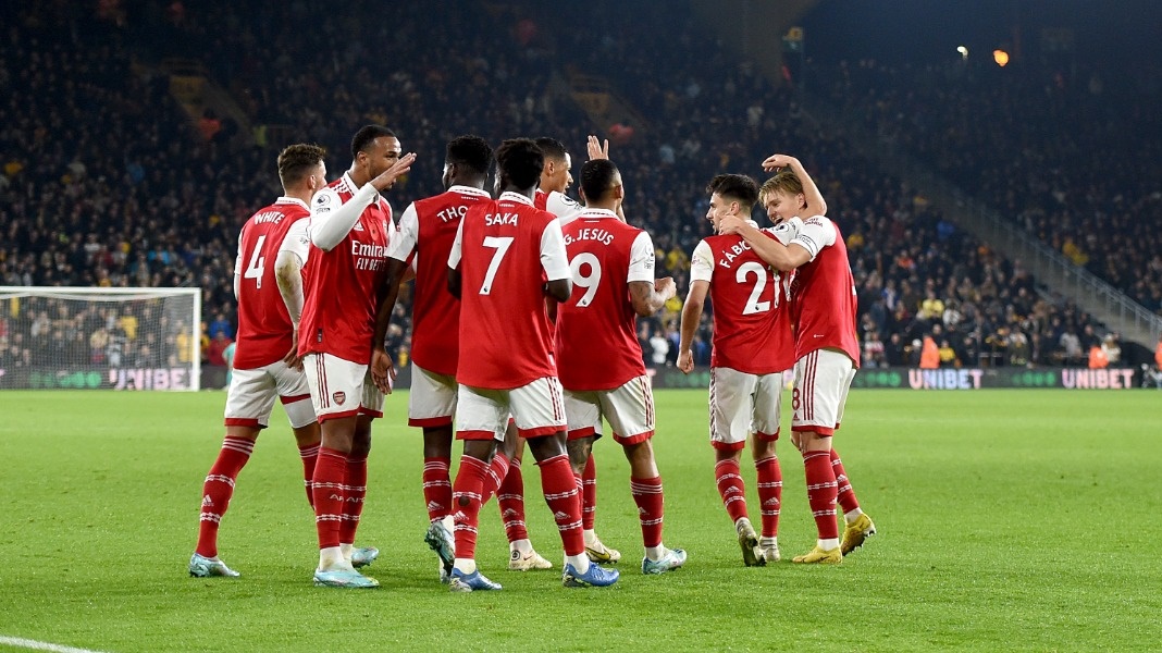 Wolves 0-2 Arsenal: Odegaard lập cú đúp, Arsenal vững ngôi đầu