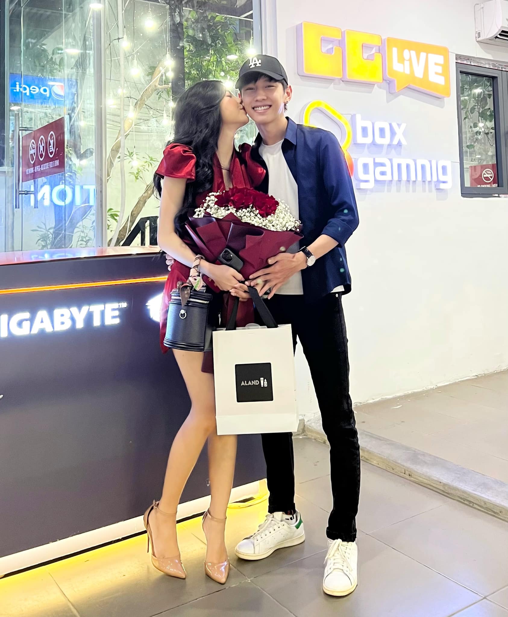 Vừa mới chớm nở, hai cặp đôi hot nhất làng game Việt đã khiến fan ghen tỵ vì liên tục phát ‘cẩu lương’ - Ảnh 6.