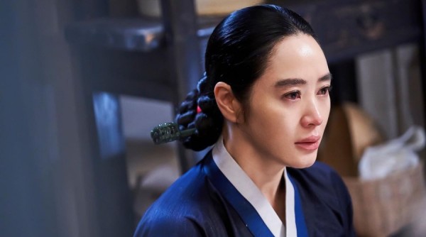 Sức hút khó cưỡng của 'chị đại' Kim Hye Soo trong 'The Queen's Umbrella' - Ảnh 3.
