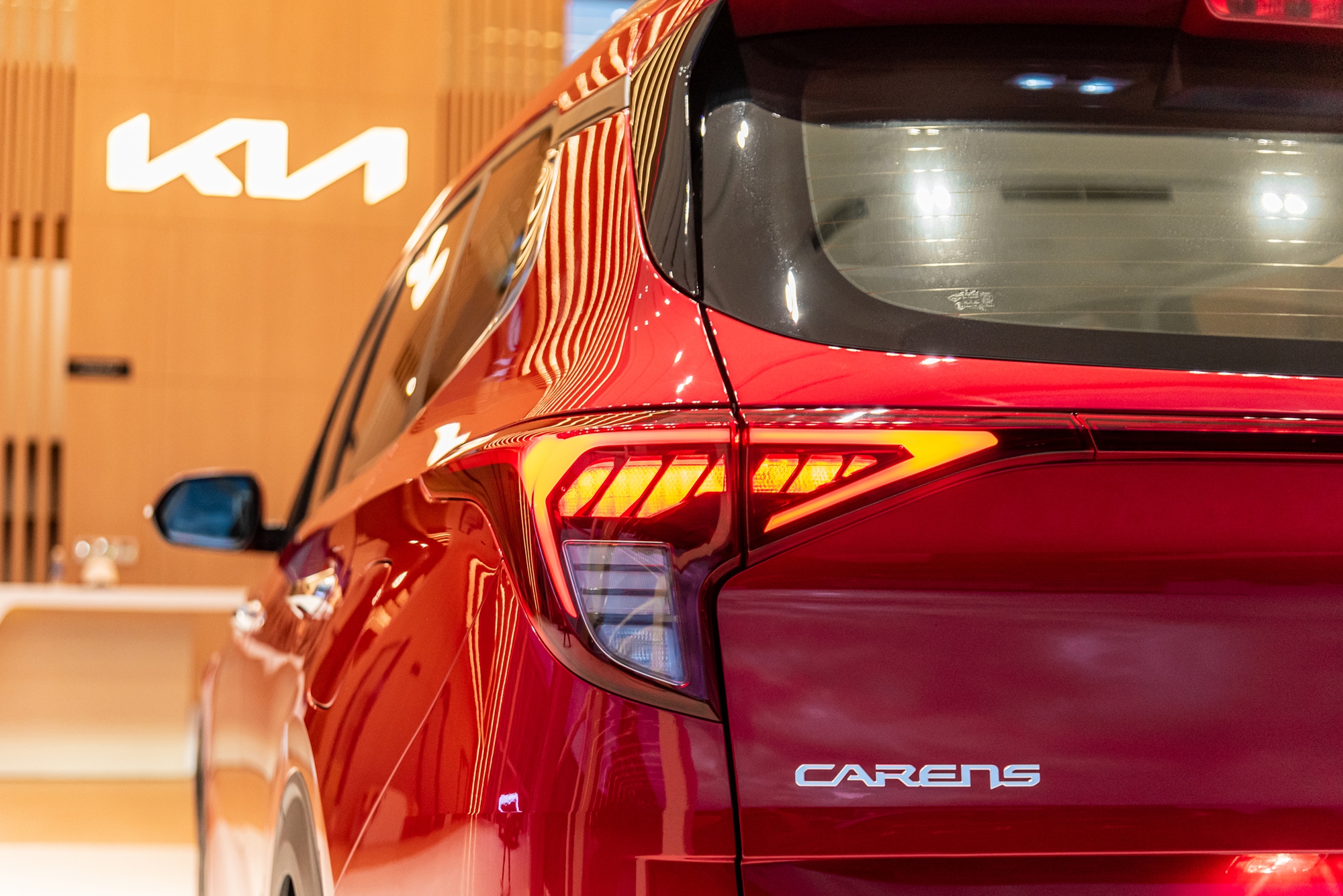 Đánh giá 2 phiên bản cao nhất của Kia Carens: Xe gia đình thực dụng nhưng nhiều tiện nghi hiện đại - Ảnh 10.