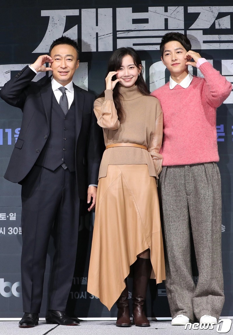 Thánh hack tuổi đỉnh nhất Kbiz lộ diện: Song Joong Ki ở họp báo mới đây còn trẻ hơn 6 năm trước bên vợ cũ - Ảnh 6.