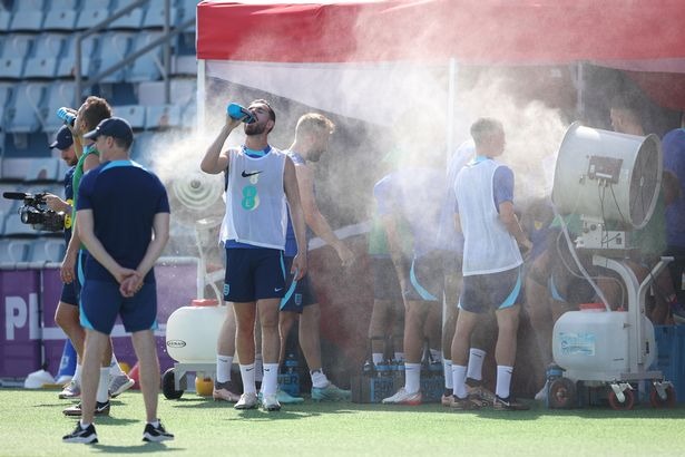 Đội tuyển Anh chật vật với cái nóng ở Qatar - Ảnh 3.