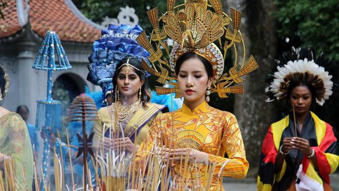 Thí sinh Hoa hậu Du lịch thế giới 2022 trải nghiệm văn hóa, di sản tại Phú Thọ