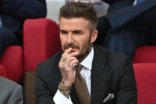 David Beckham phong độ và quyền lực ở tuổi 47: Triệu phú sắp làm “ông nội” vẫn lịch lãm như nam thần, “bỏ túi&quot; thêm hàng triệu đô nhờ World Cup 2022 - Ảnh 3.