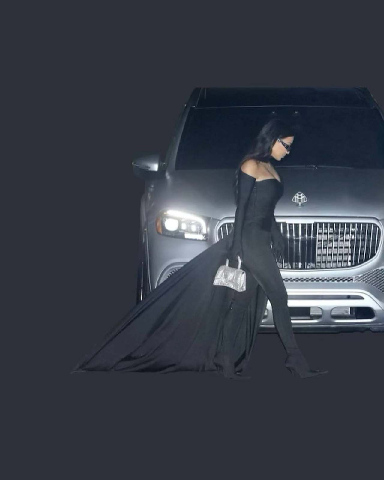 Sở hữu BST ô tô trị giá 3,8 triệu USD nhưng đây mới là những chiếc xa hoa nhất của tỷ phú truyền hình Kim Kardashian: 5 chiếc Maybach chỉ là 1 phần nhỏ - Ảnh 2.