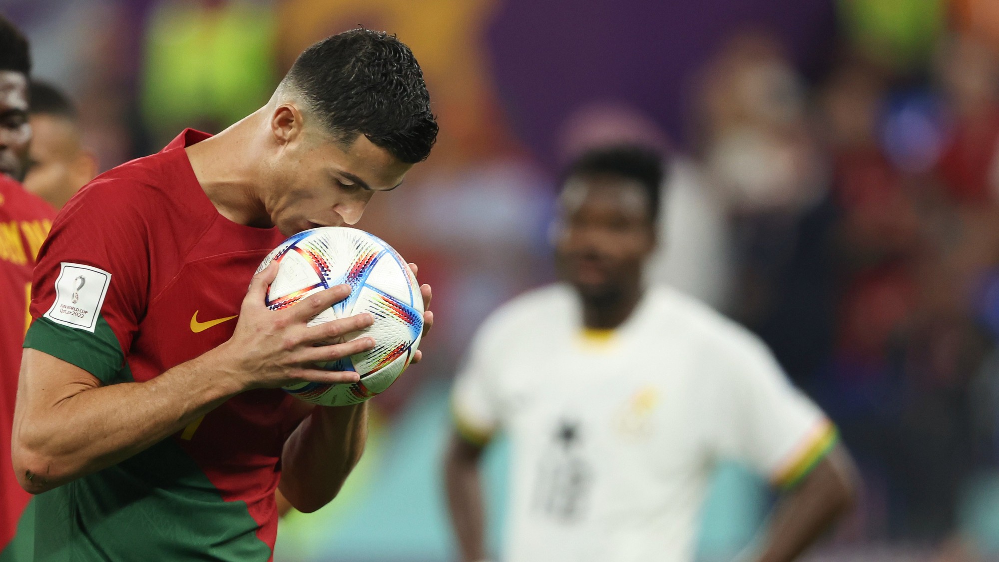 Ronaldo rơi nước mắt trong trận mở màn của Bồ Đào Nha tại World Cup - Ảnh 9.