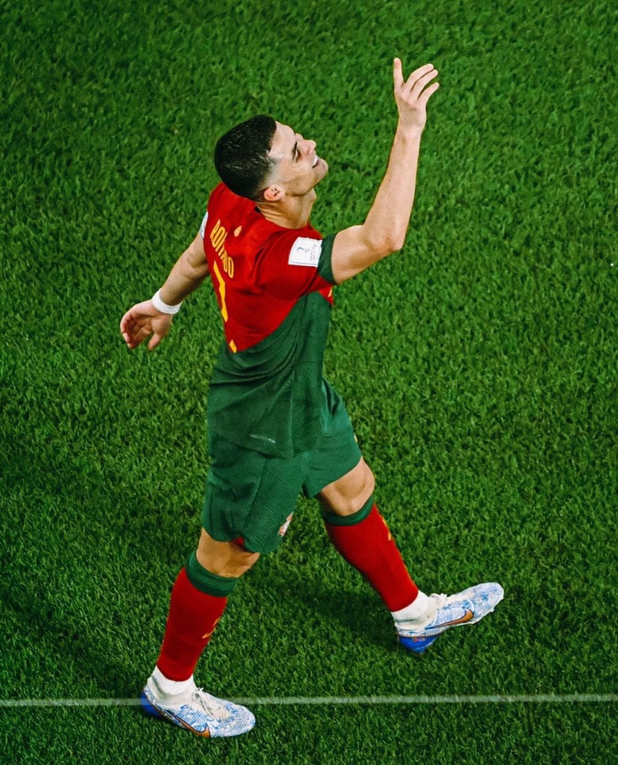 Ronaldo trở thành cầu thủ đầu tiên ghi bàn tại 5 kỳ World Cup  - Ảnh 8.