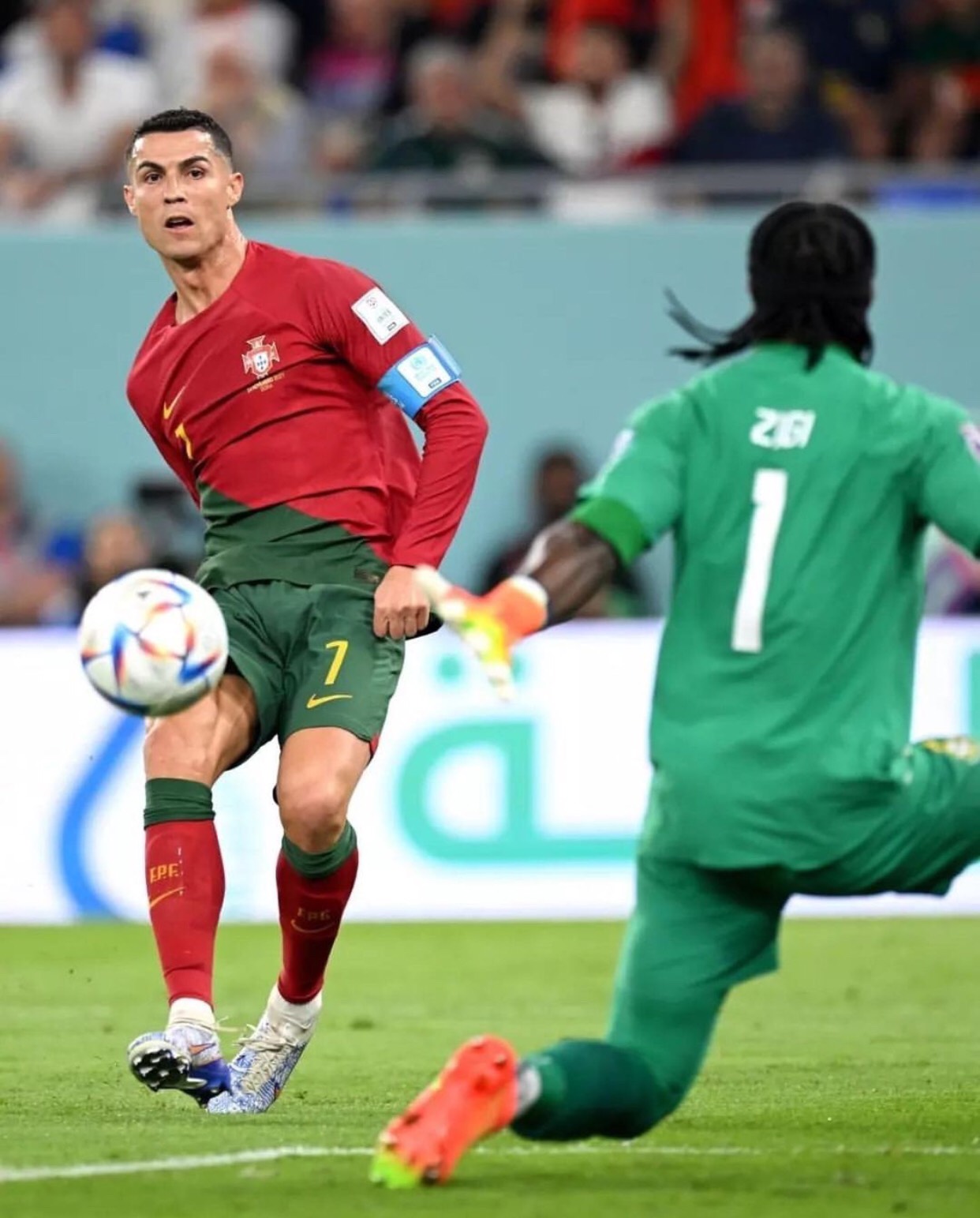 Ronaldo trở thành cầu thủ đầu tiên ghi bàn tại 5 kỳ World Cup  - Ảnh 4.