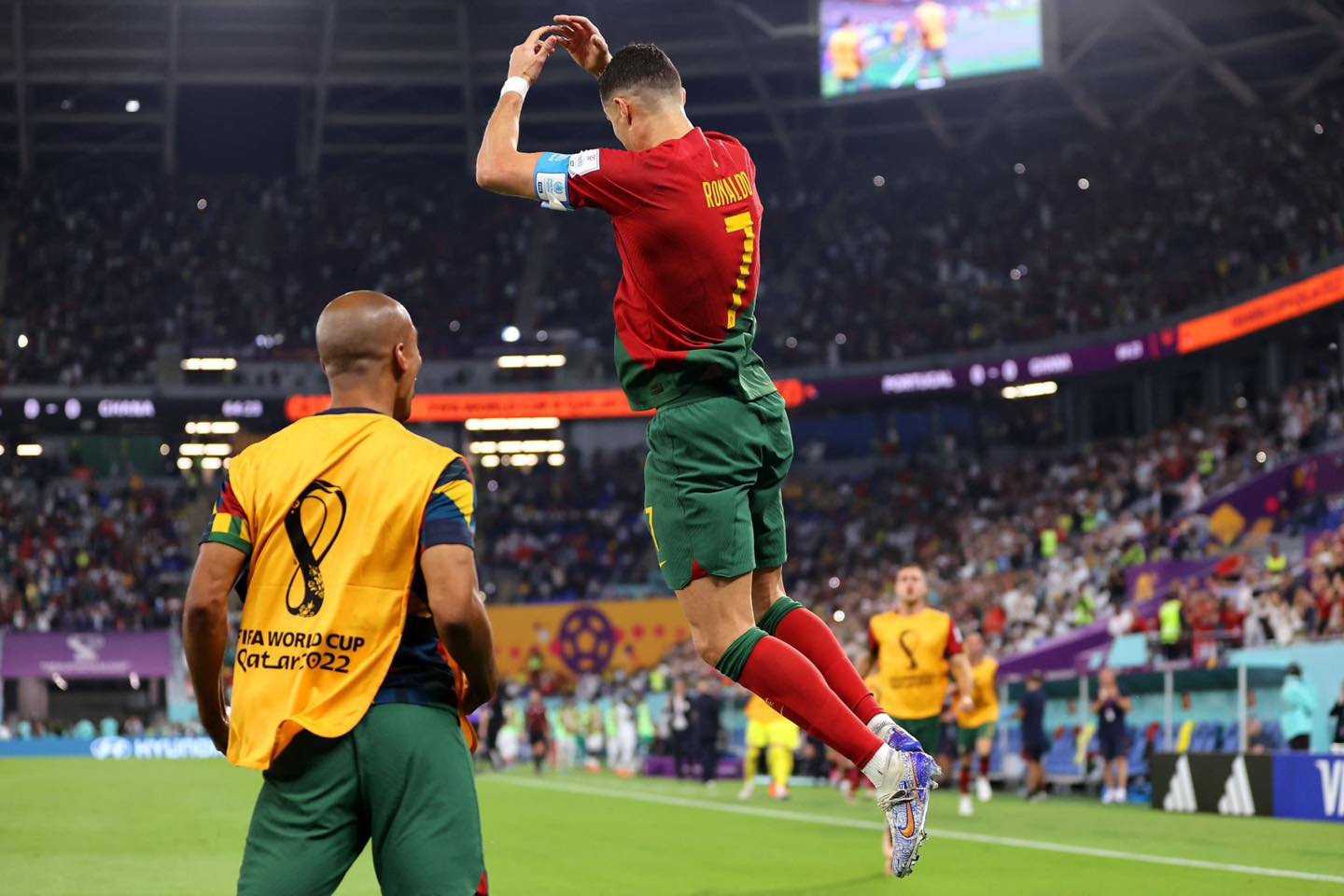 Ronaldo rơi nước mắt trong trận mở màn của Bồ Đào Nha tại World Cup - Ảnh 6.