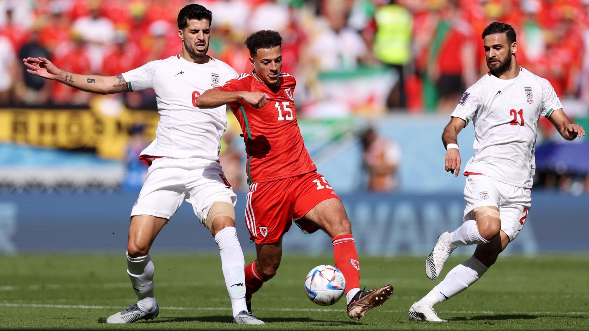 Kết quả bóng đá xứ Wales 0-2 Iran: Thủ môn nhận thẻ đỏ, xứ Wales gục ngã phút bù giờ